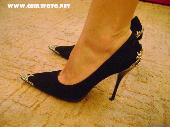 Женские ножки на каблуках