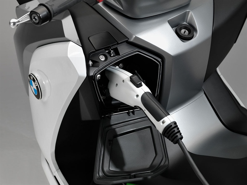 Предпроизводственный прототип электроскутера BMW C Evolution