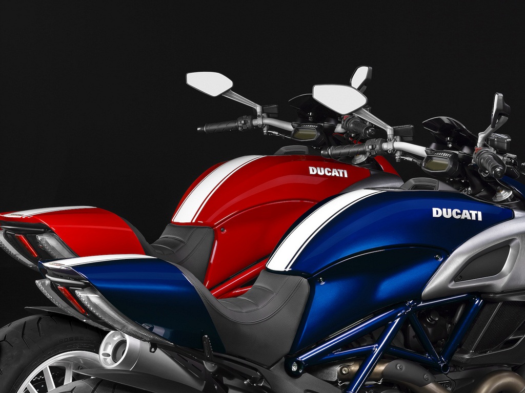 Ducati на выставке Intermot - всё о цветах